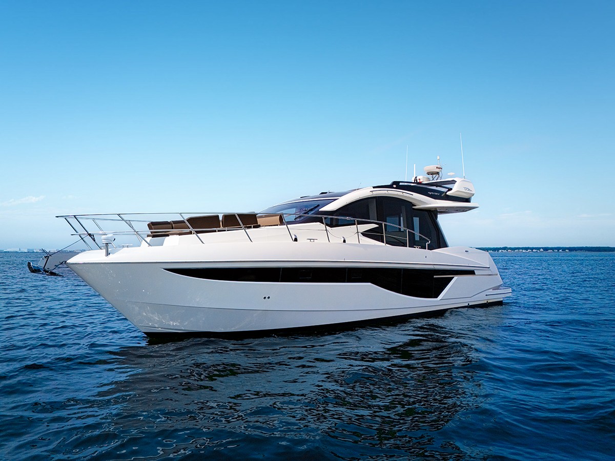 Yacht Photo 7
